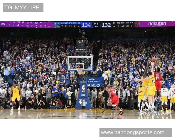 哈登尽力引领球队却遭遇失利12投仅5中三分球命中率低迷表现令人失望 哈登尽力引领球队却遭遇失利12投仅5中三分球命中率低迷表现令人失望