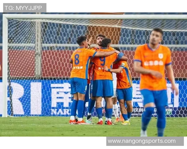 中超联赛第30轮北京国安主场大胜梅州客家展现强劲实力 中超联赛第30轮北京国安主场大胜梅州客家展现强劲实力