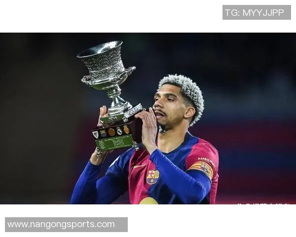 卡拉格直言阿劳霍表现不佳巴萨若想进步需考虑出售他