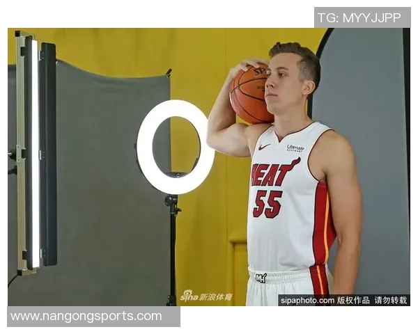 乌布雷拼劲十足全场表现出色贡献17分11板三分命中率高达60 乌布雷拼劲十足全场表现出色贡献17分11板三分命中率高达60