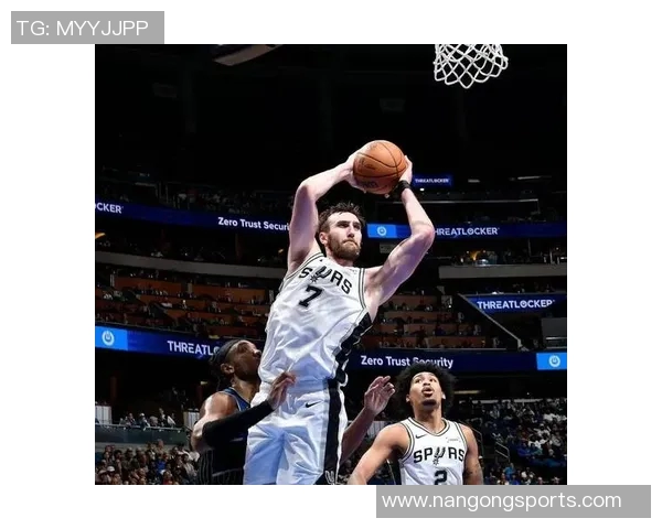 福克斯高效表现砍下26分5板3助罚球命中率惊人助球队取胜