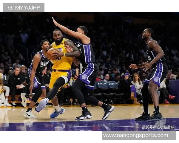 詹姆斯谈双塔阵容稀缺性火箭雄鹿骑士或成例外球队