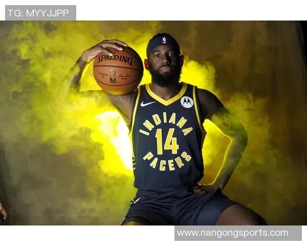 警察拦停步行者卡姆琼斯未停车逃逸引发追逐最终被捕