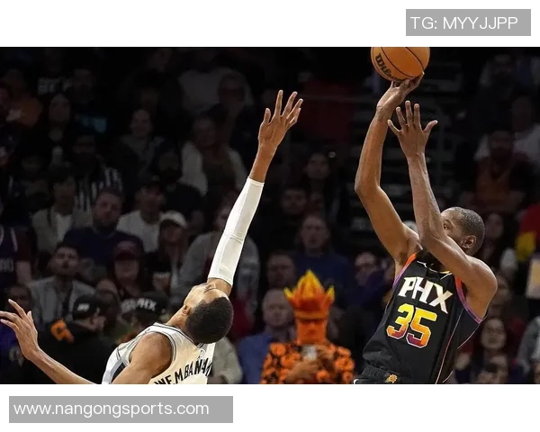 杜兰特赞詹姆斯三分后仰跳投稳定性提升展现出不断进步的实力